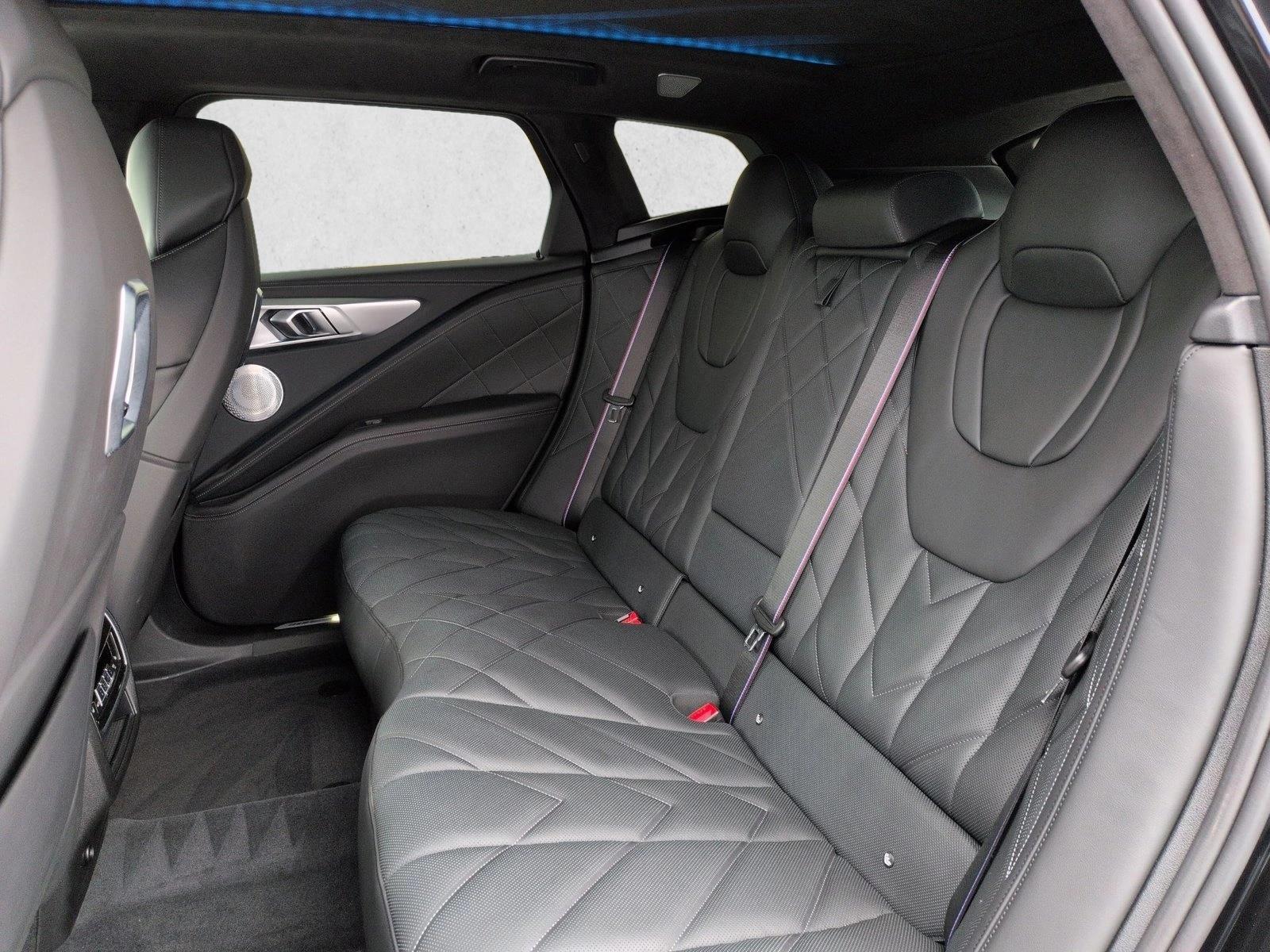2025 BMW XM Base - Photo 19
