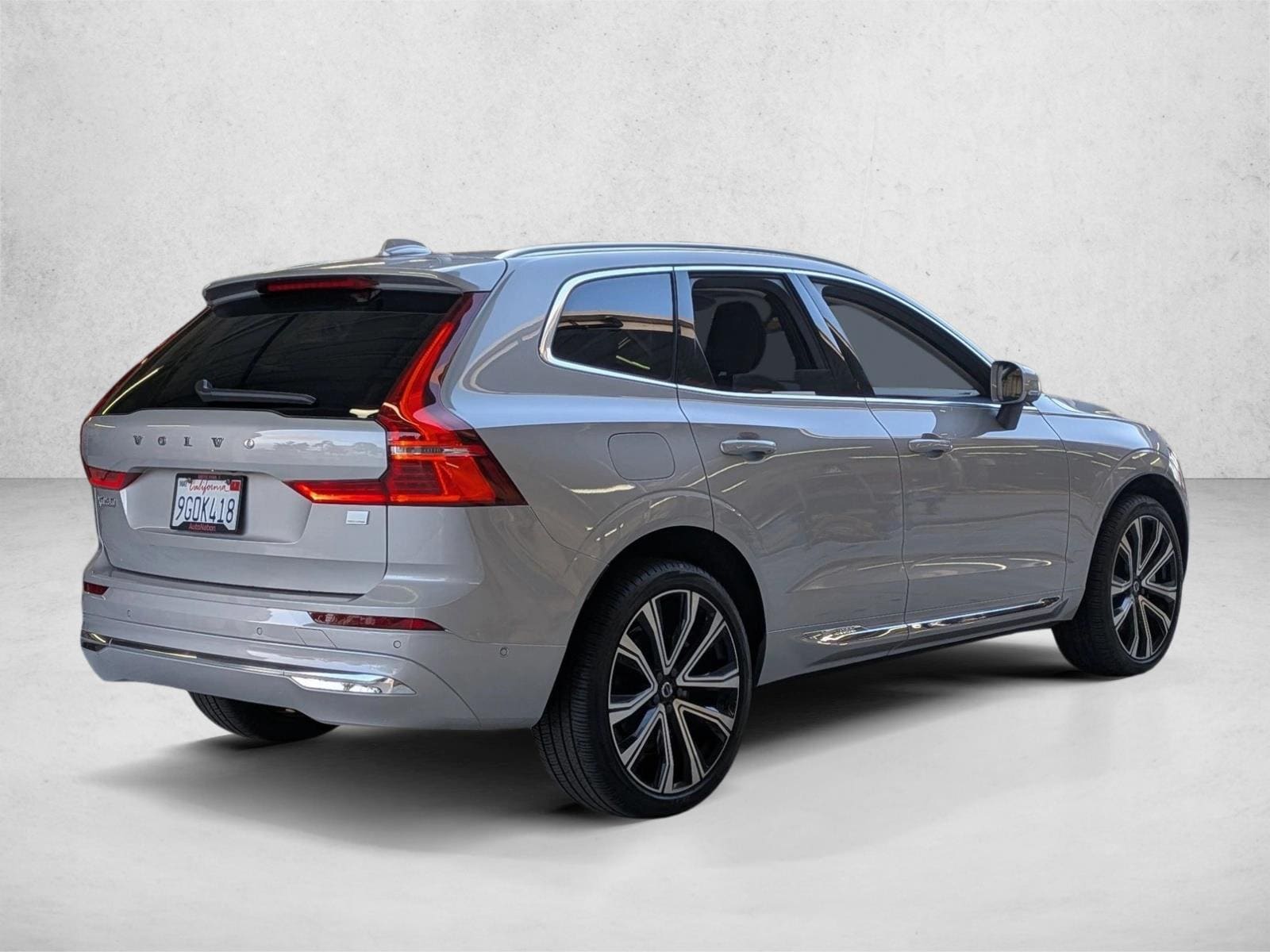 2023 Volvo XC60 Recharge Plug-In Hybrid Ultimate Bright photo 4