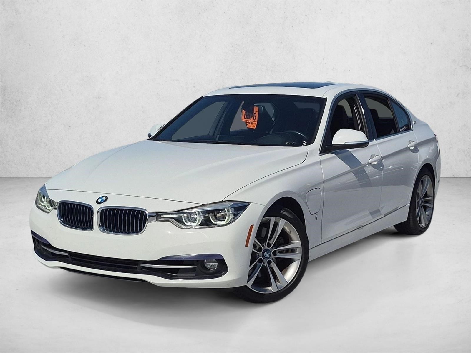 2018 BMW 3 Series 330e - Photo 1