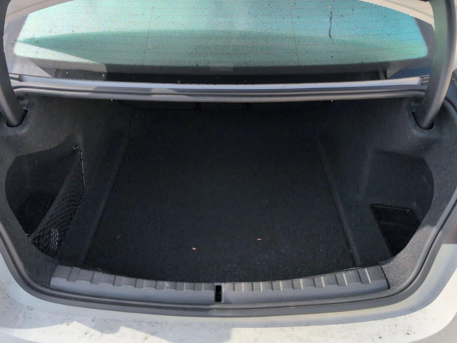 2023 BMW 330i photo 6