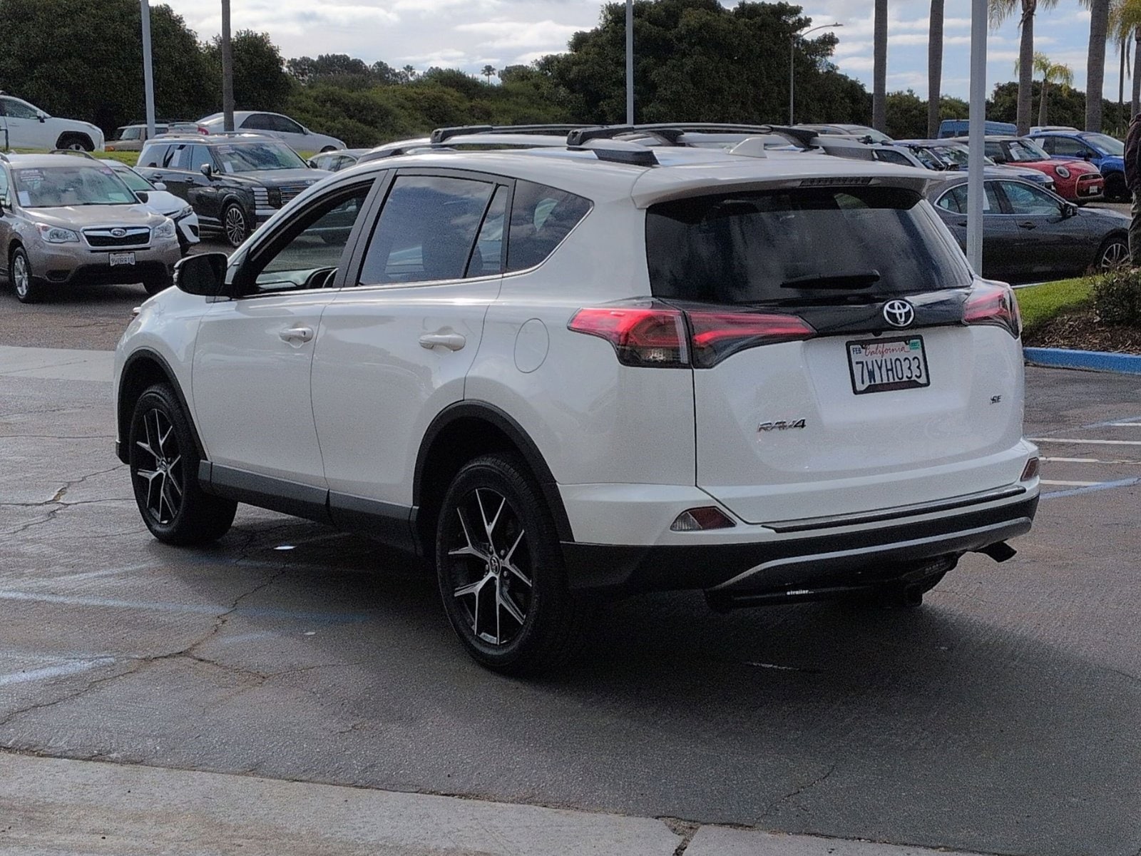 2017 Toyota RAV4 photo 3