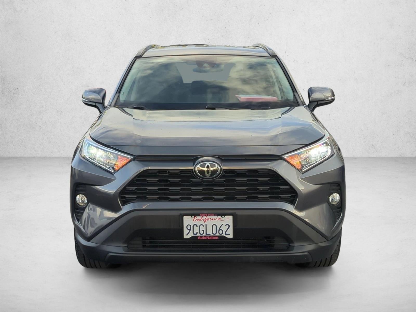 2020 Toyota RAV4 XLE photo 2