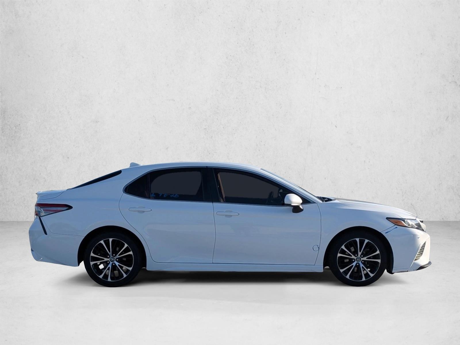 2019 Toyota Camry photo 4