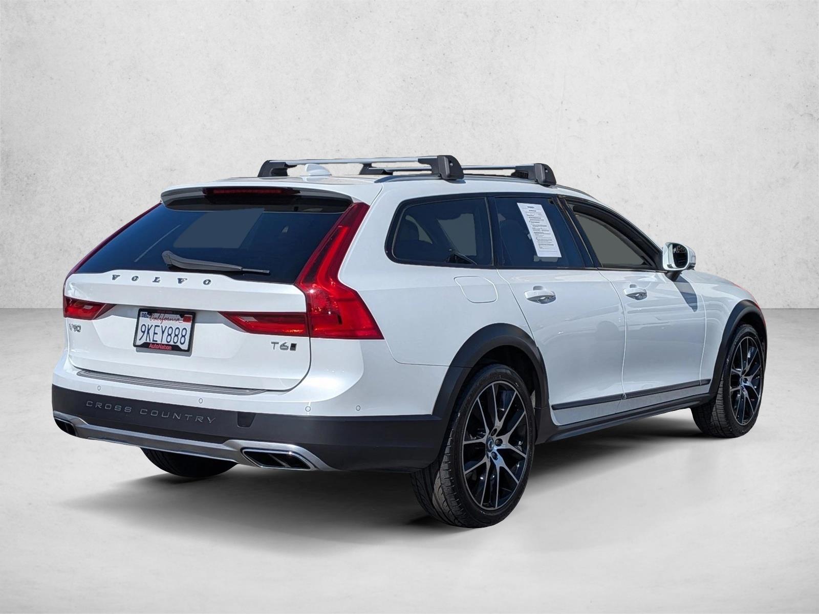 2017 Volvo V90 Cross Country T6 AWD photo 4