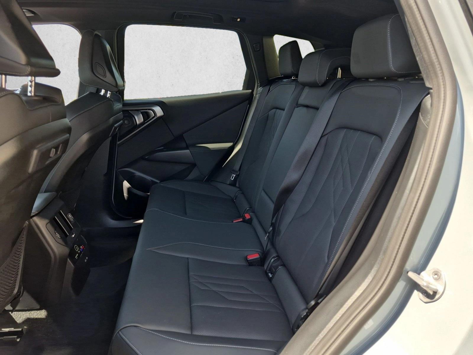 2026 BMW X3 30 - Photo 18