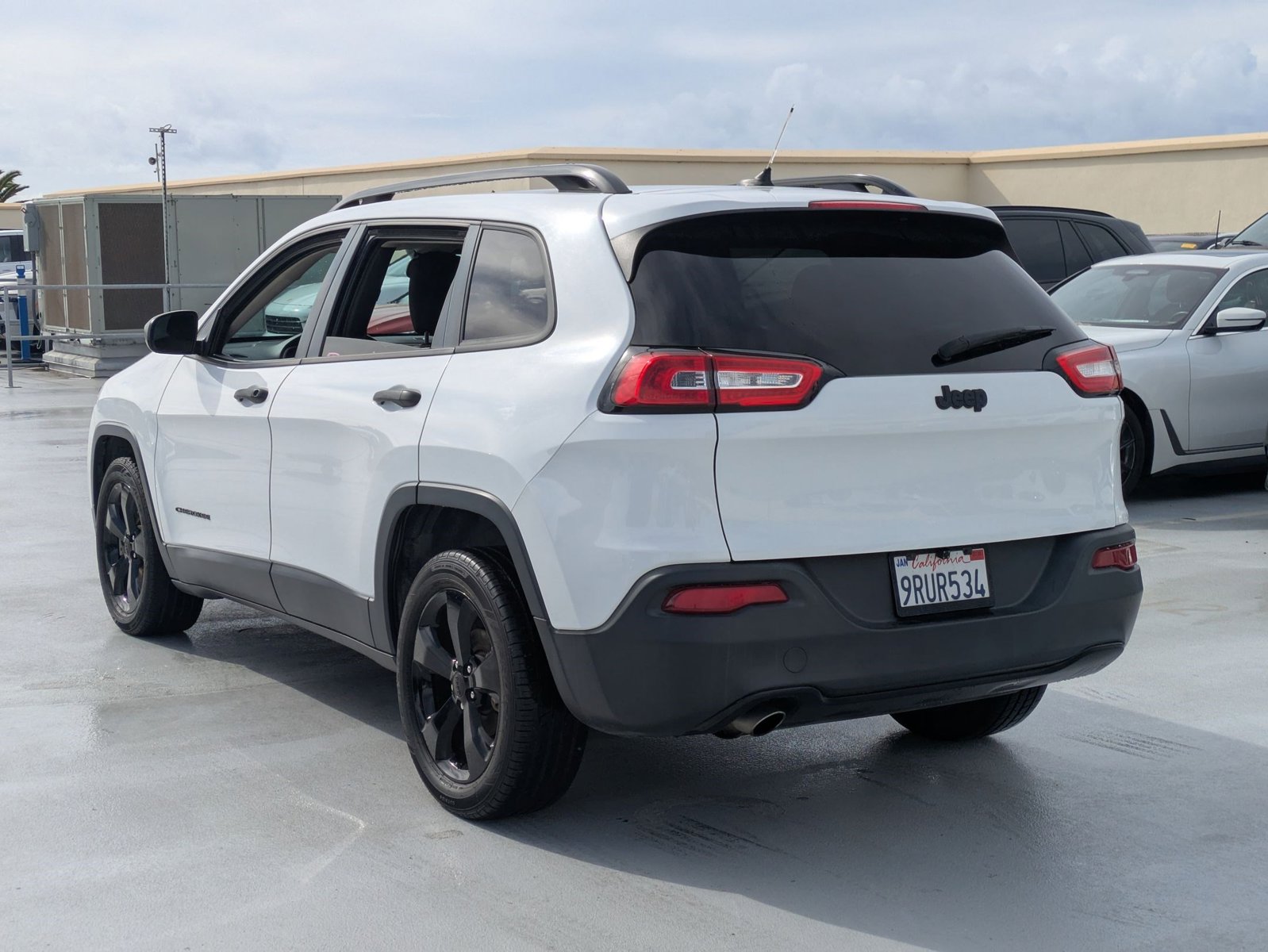 2017 Jeep Cherokee Sport photo 2