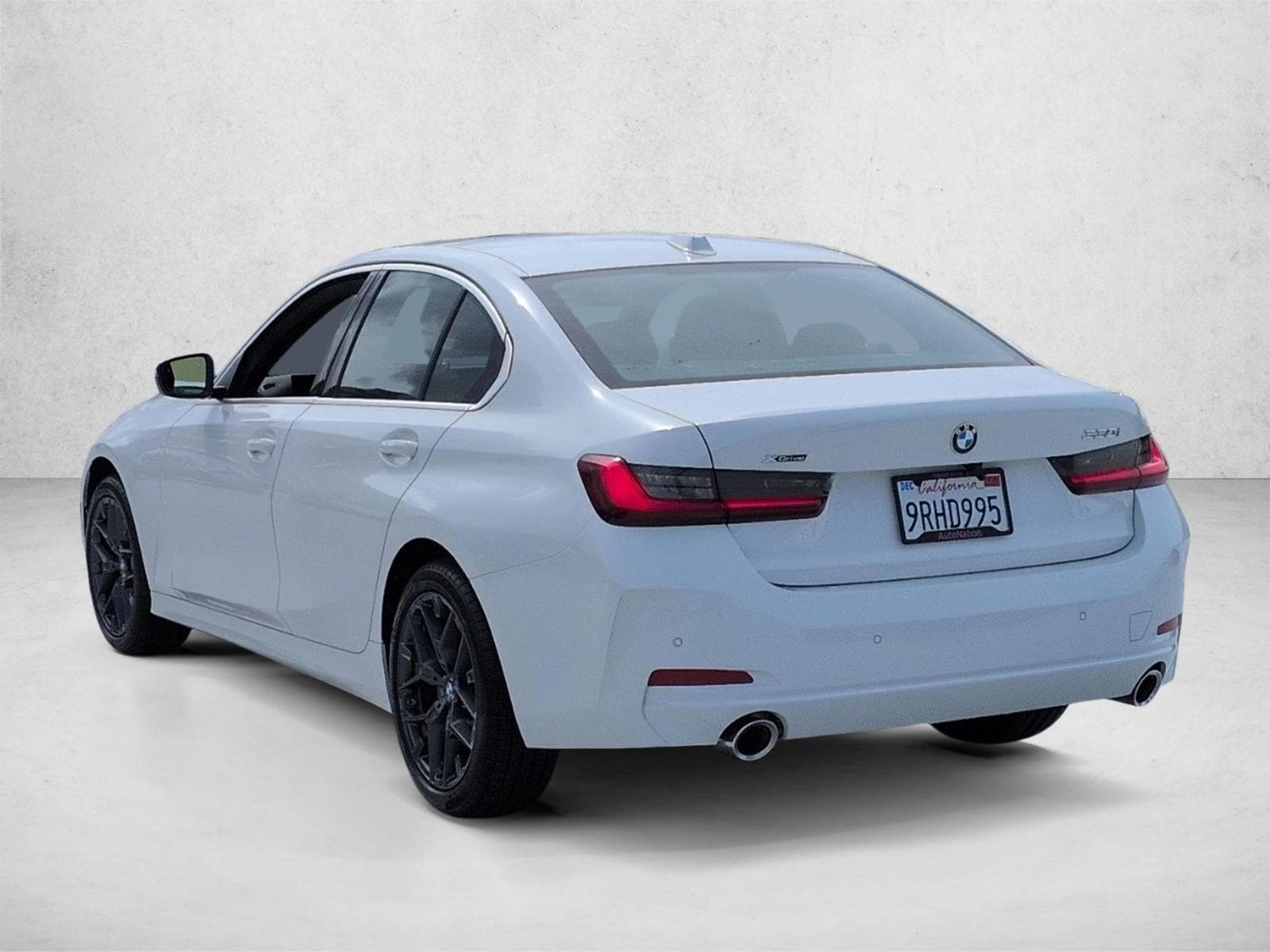 2025 BMW 330i xDrive photo 3