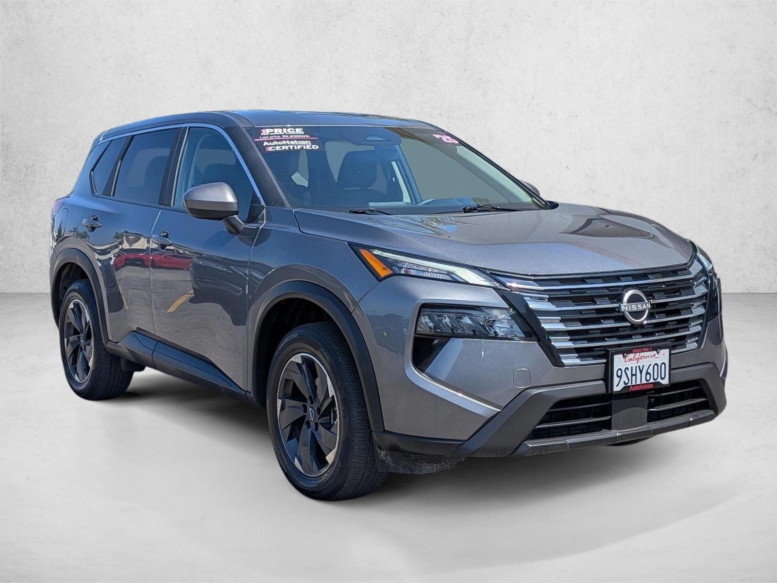 2025 Nissan Rogue SV photo 2