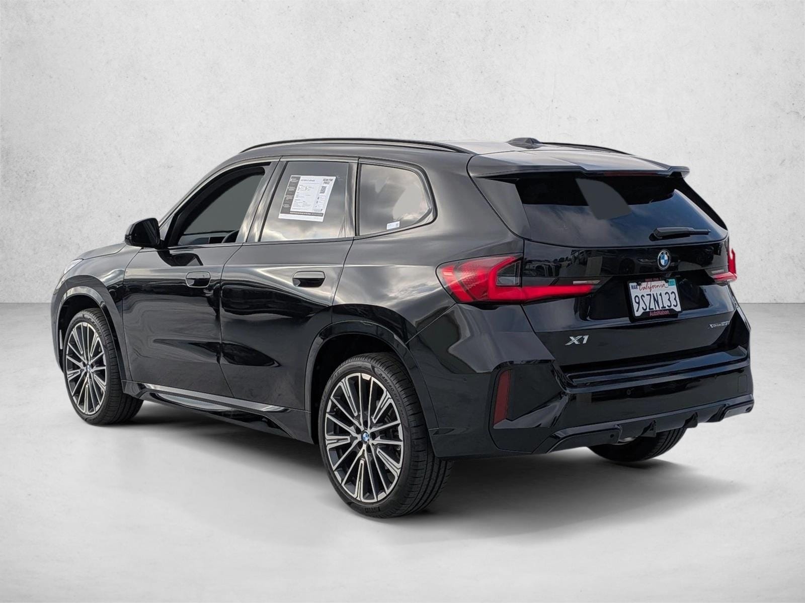 2025 BMW X1 xDrive28i photo 3