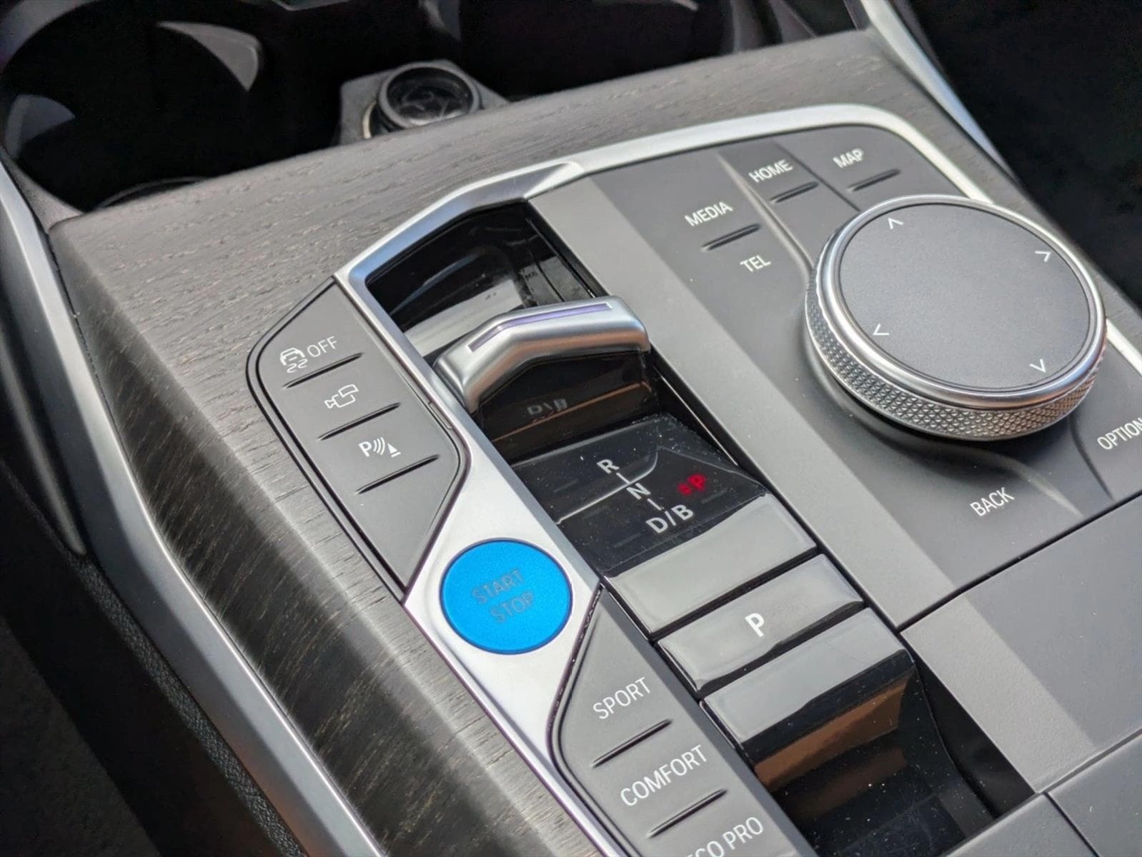 2024 BMW i4 12