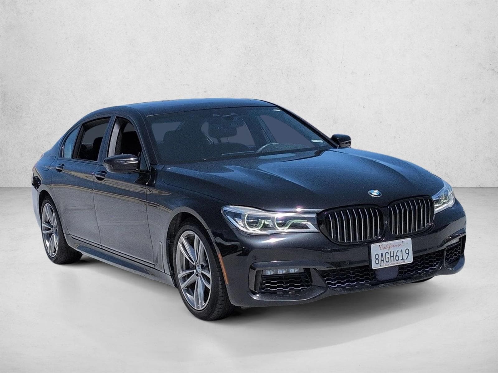 2017 BMW 750i photo 3
