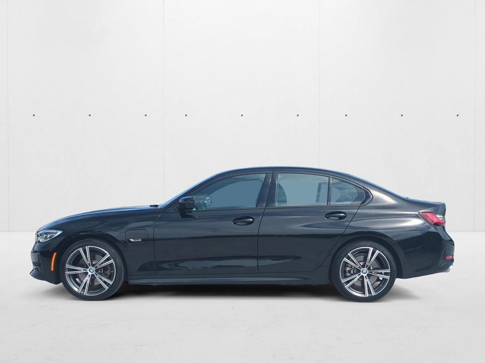 2022 Bmw 330e 3-Series photo 2