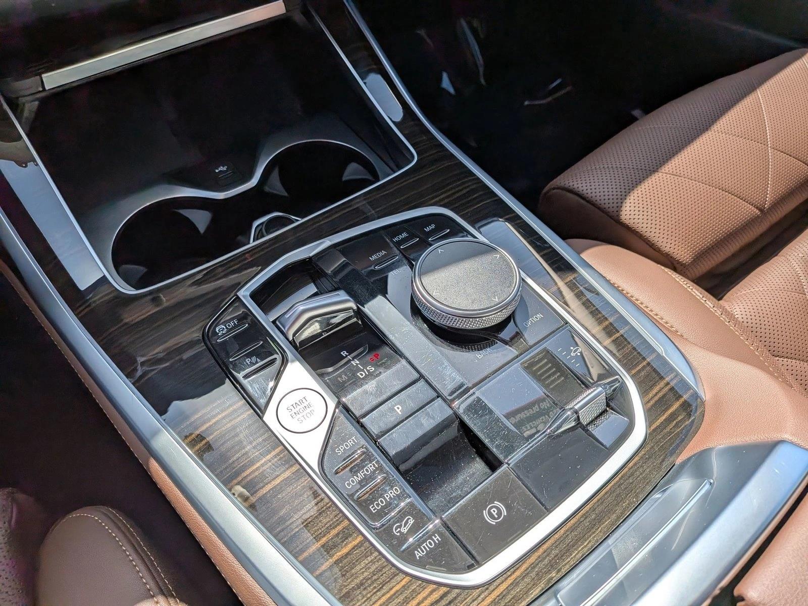 2025 BMW X7 40i - Photo 12