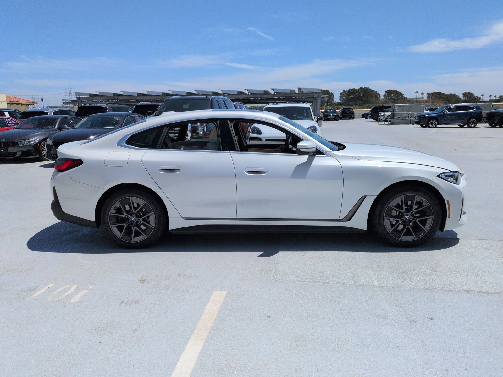 2023 BMW i4 eDrive35 photo 4