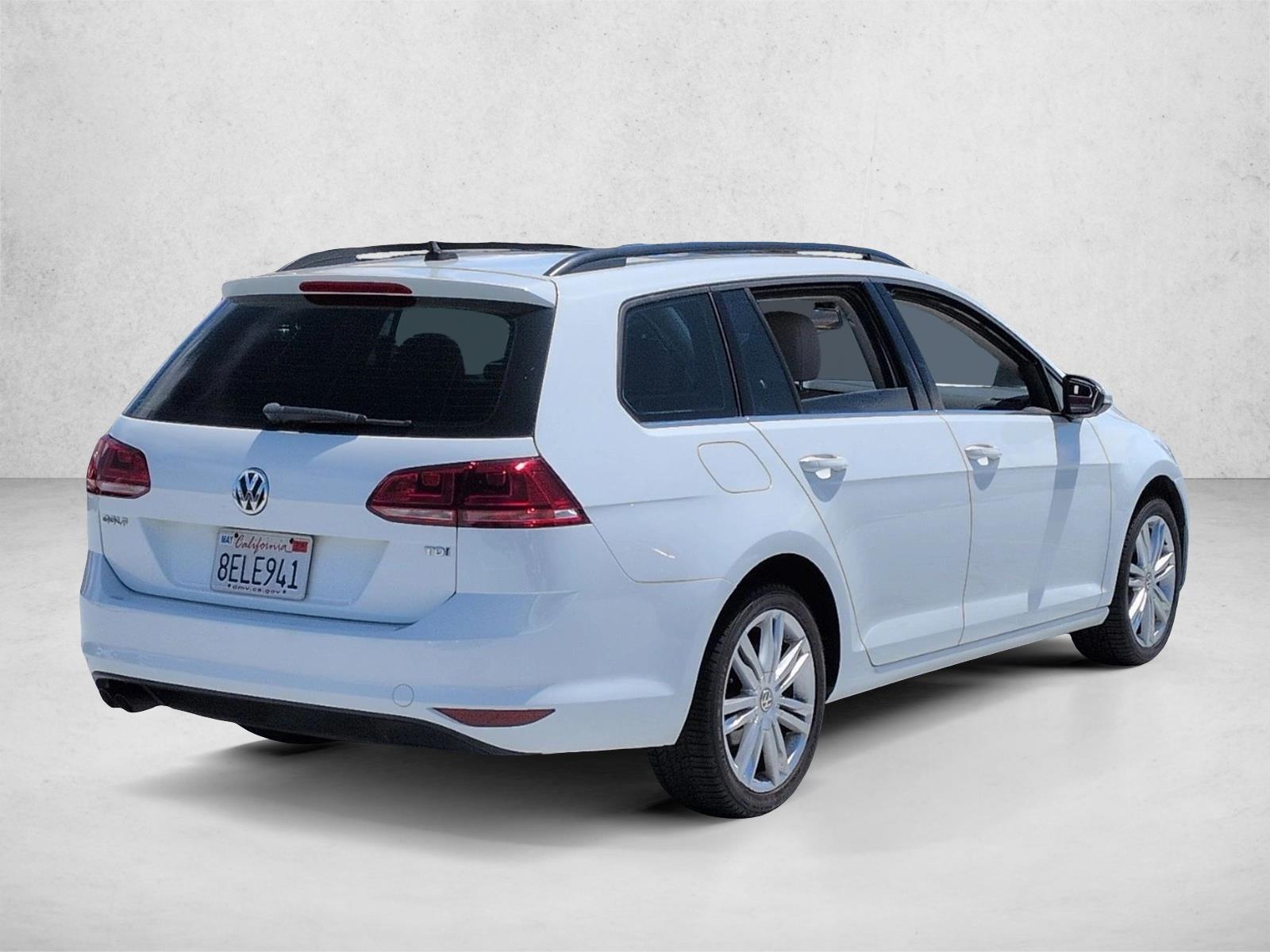 2015 Volkswagen Golf SportWagen TDI photo 5