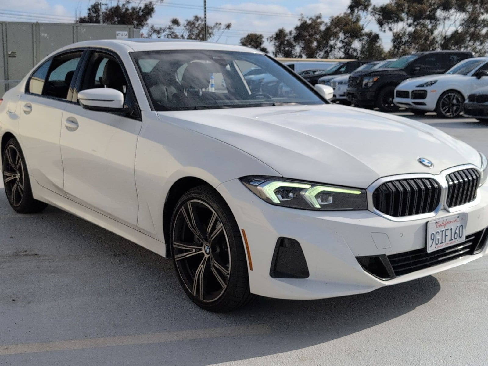2023 BMW 330i photo 3