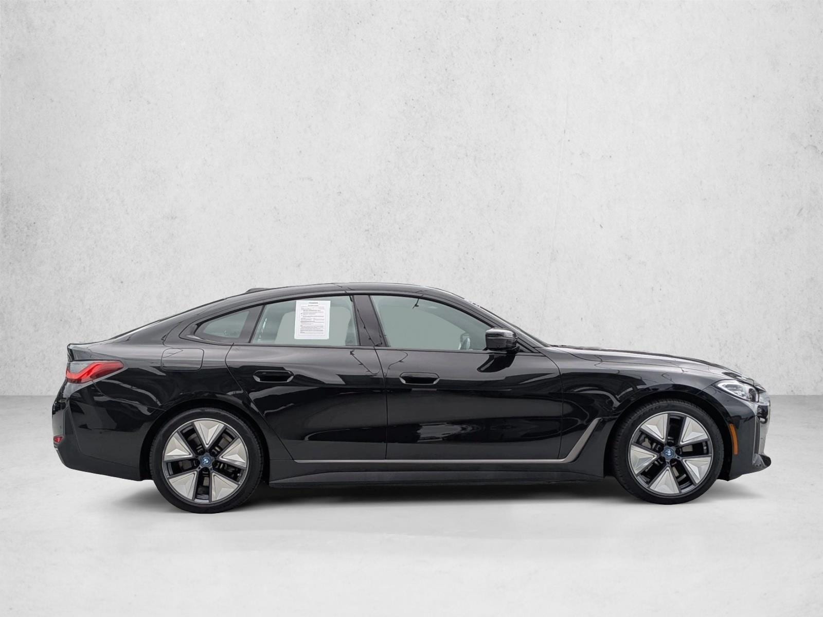 2023 BMW i4 eDrive35 photo 4