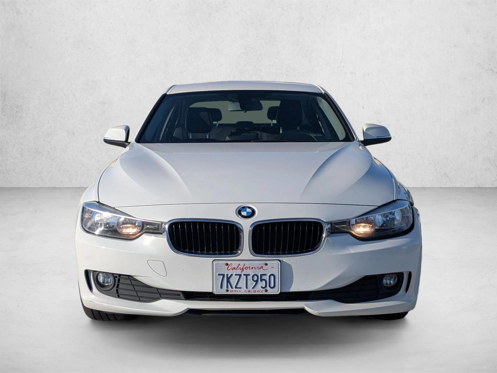 2015 BMW 320i photo 2