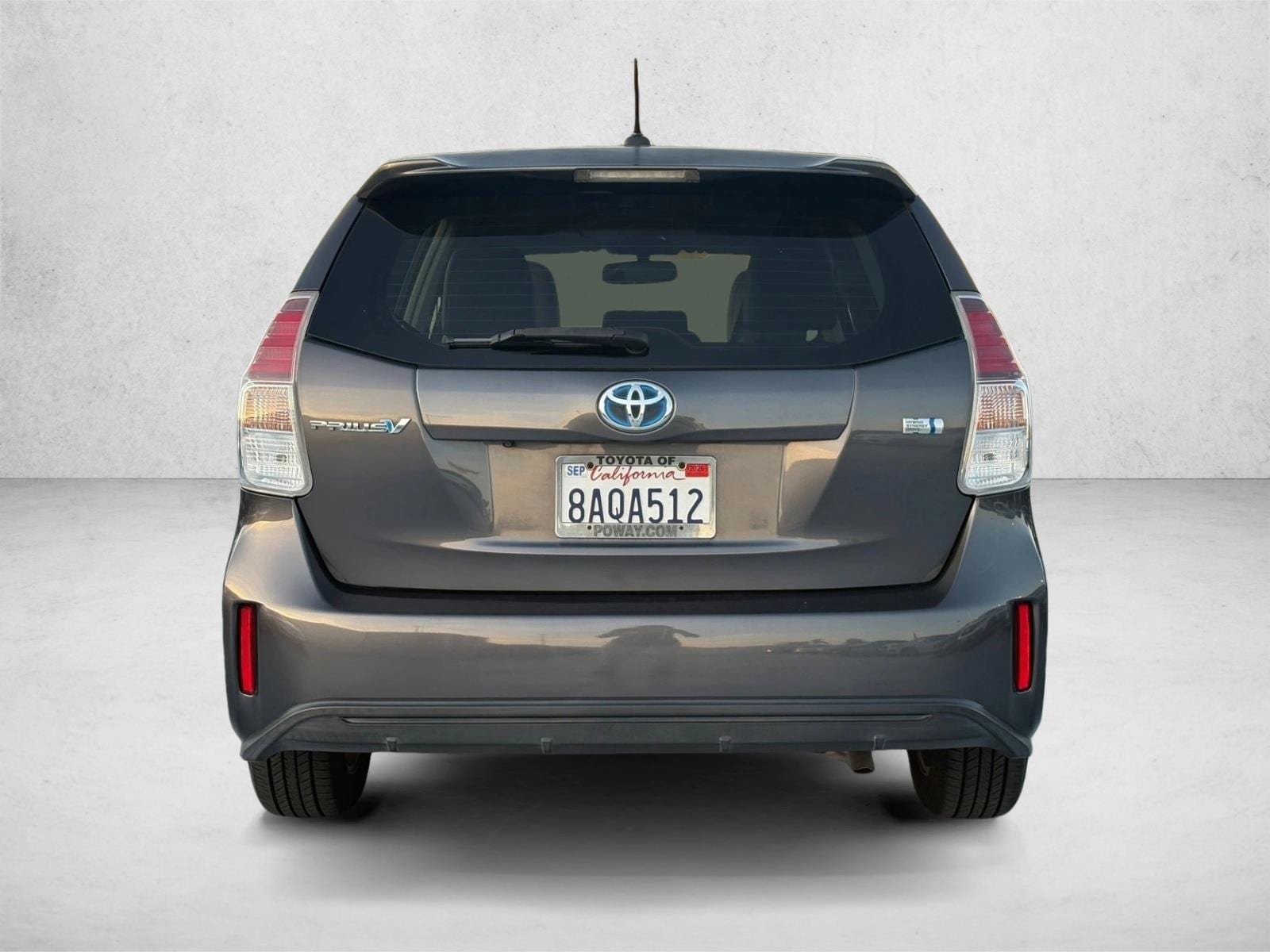2017 Toyota Prius v 5-Door Four photo 6