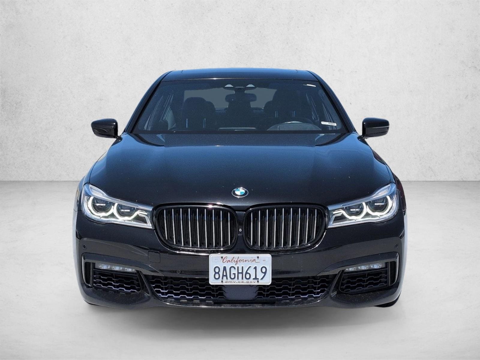 2017 BMW 750i photo 2