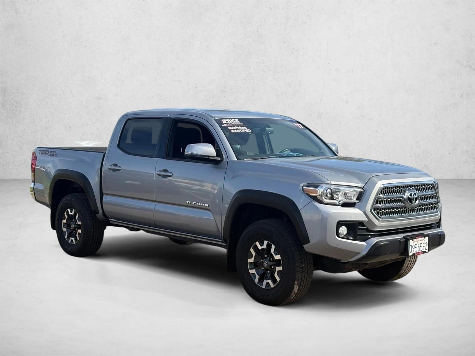 2017 Toyota Tacoma SR5 V6 photo 3