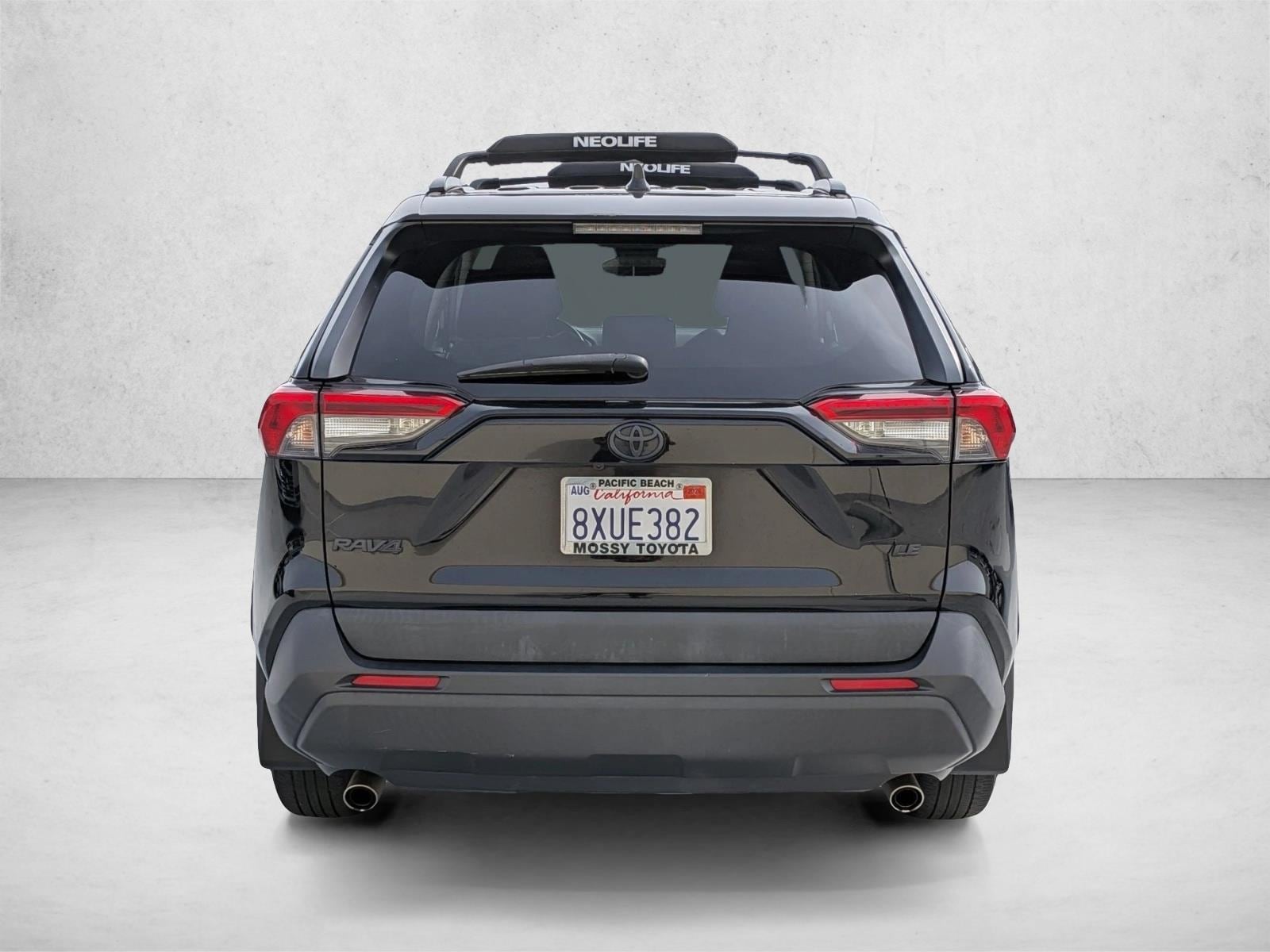 2021 Toyota RAV4 LE photo 6