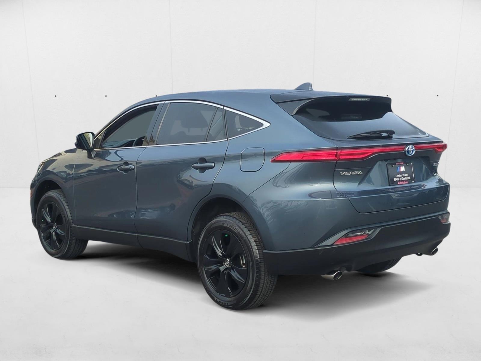 2022 Toyota Venza LE photo 2