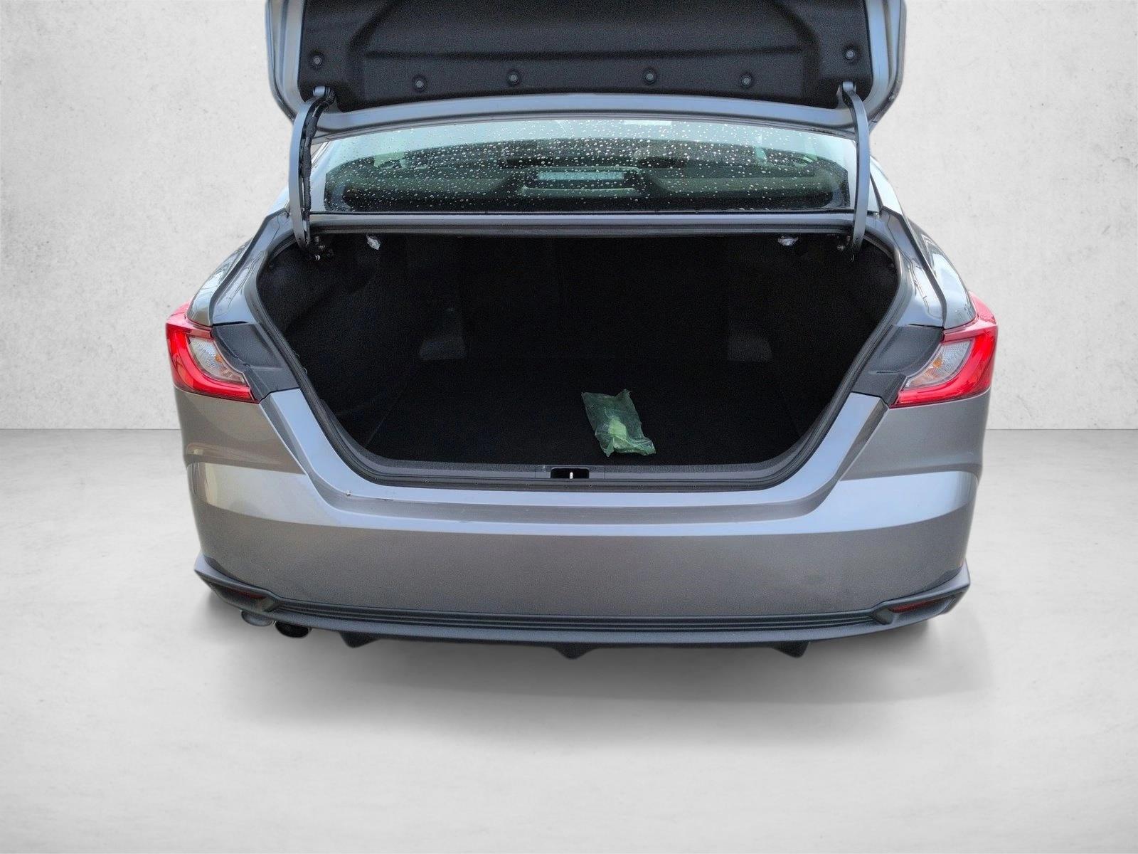 2025 Toyota Camry photo 5
