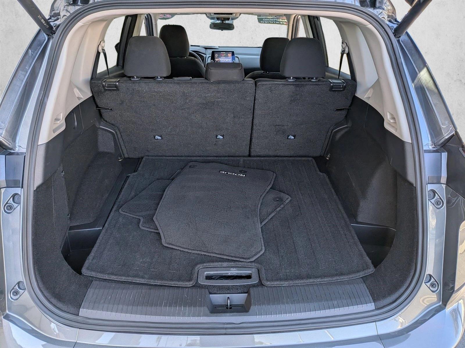 2025 Nissan Rogue SV photo 5