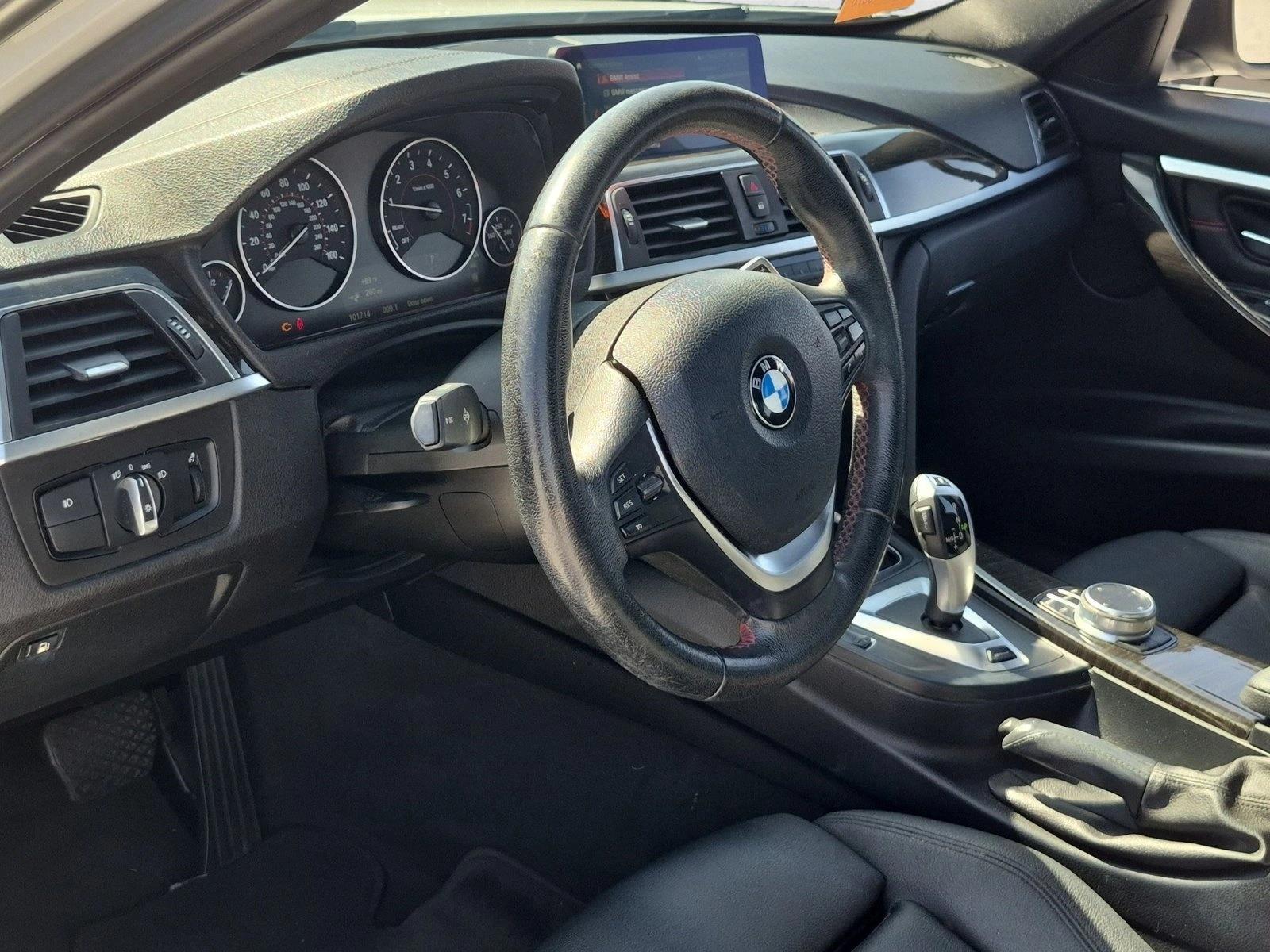 2018 BMW 3 Series 330e - Photo 9