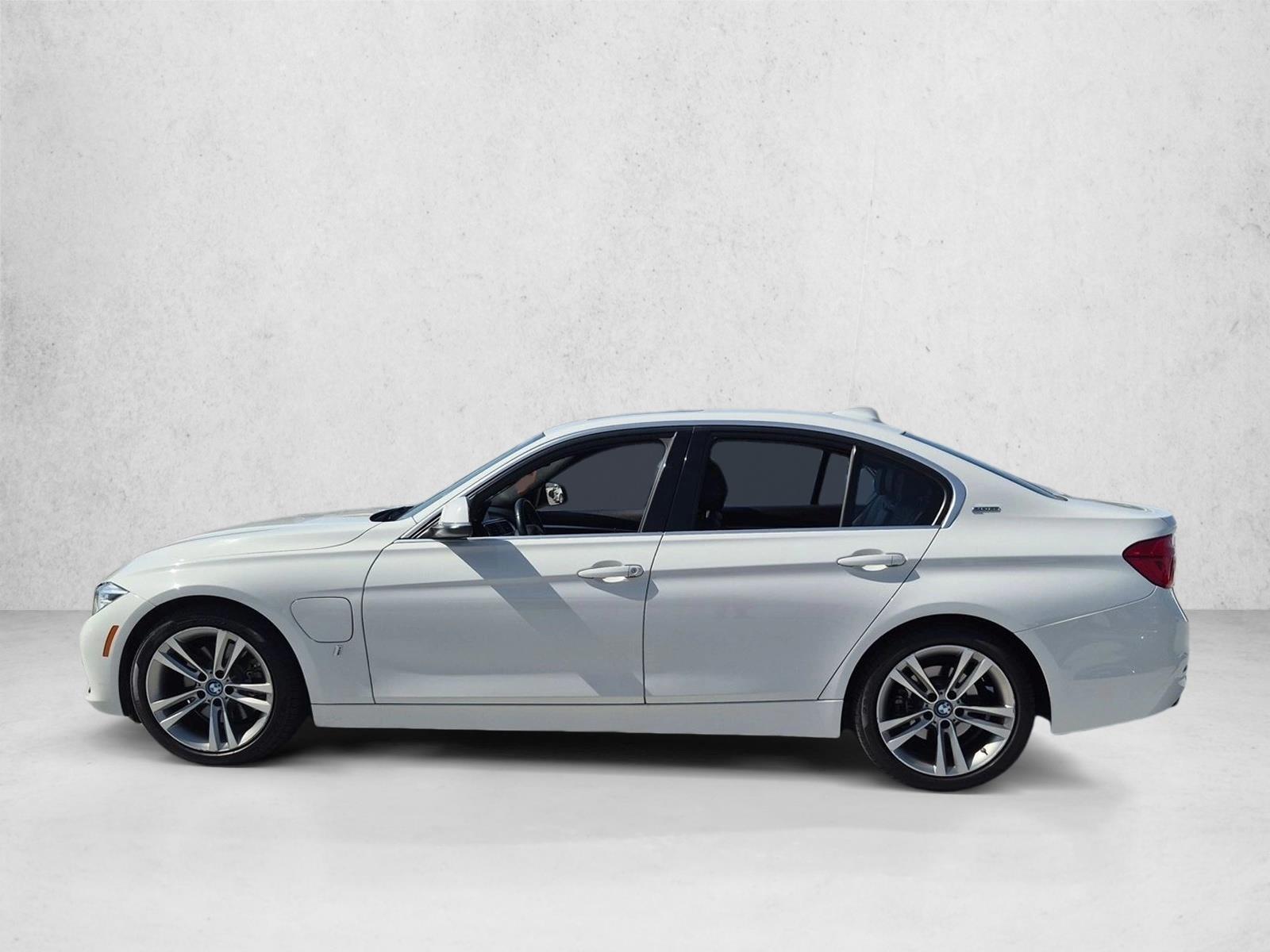 2018 BMW 3 Series 330e - Photo 8