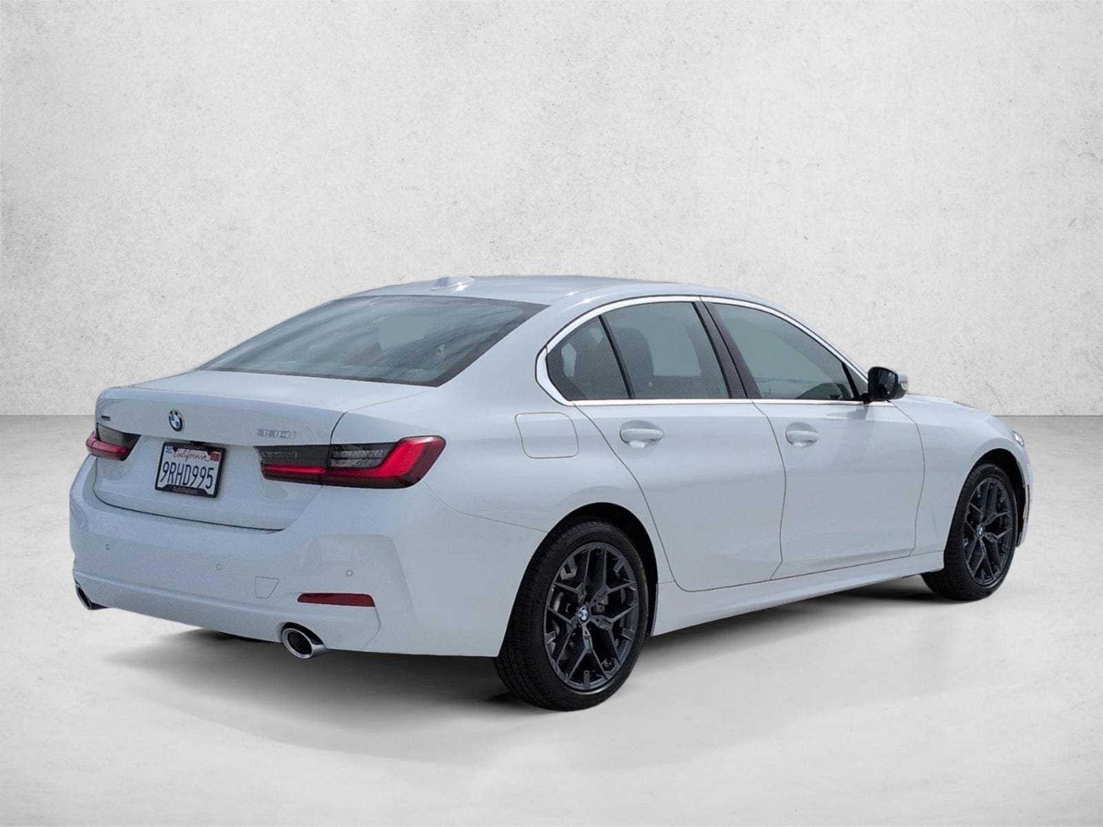 2025 BMW 330i xDrive photo 4