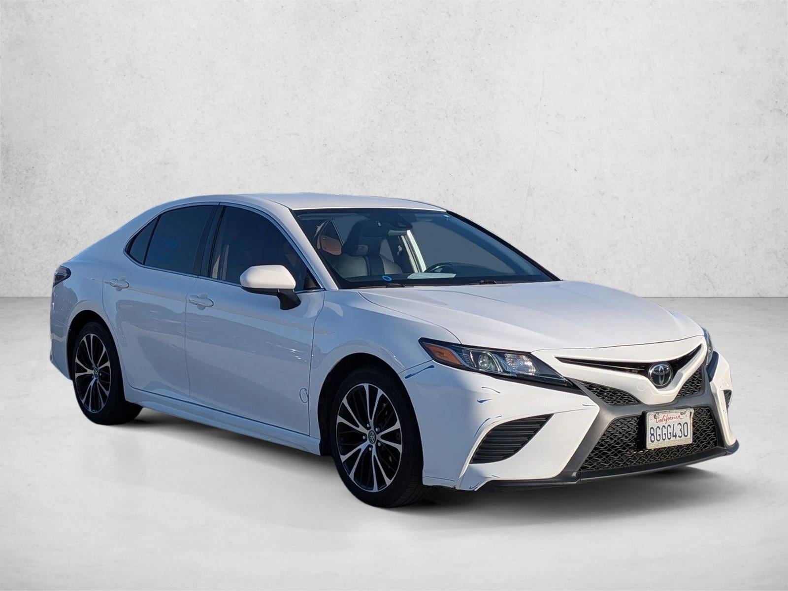 2019 Toyota Camry photo 3