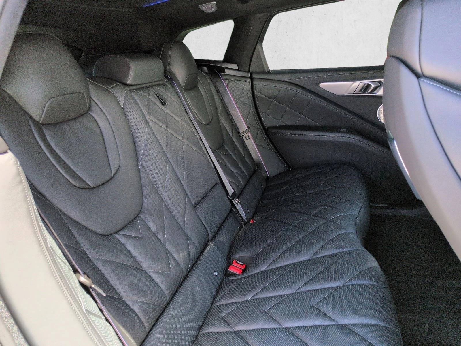 2025 BMW XM Base - Photo 20