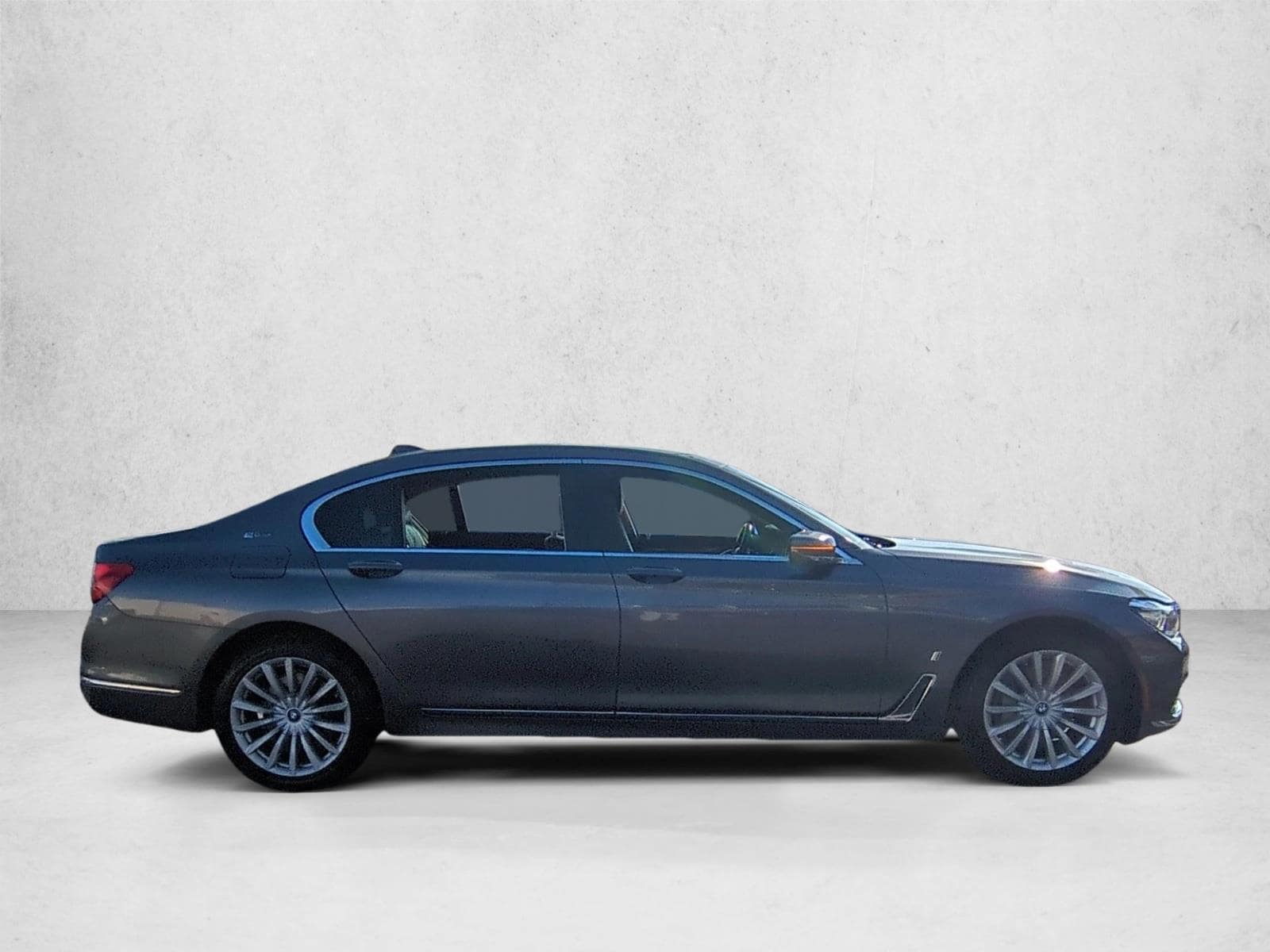 2017 BMW 740e xDrive iPerformance photo 6