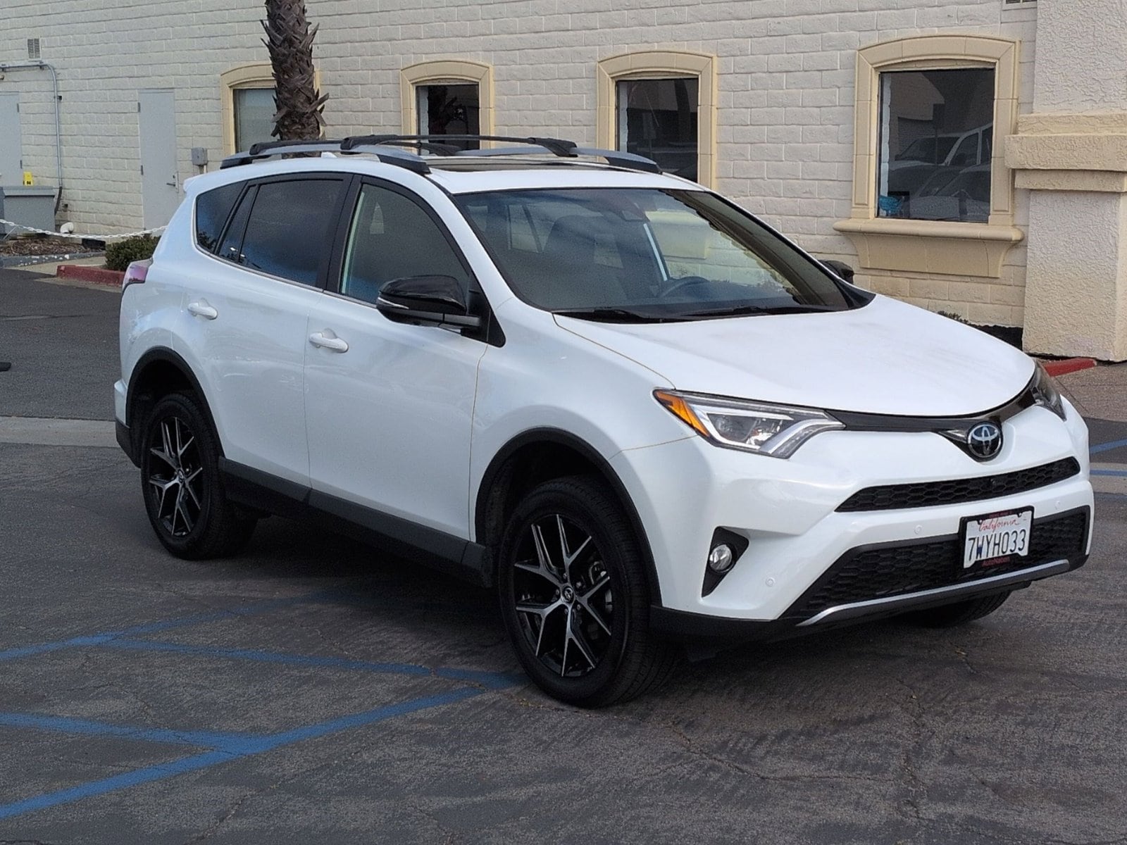 2017 Toyota RAV4 photo 2