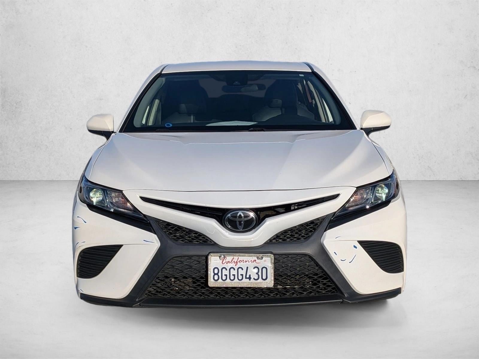 2019 Toyota Camry photo 2
