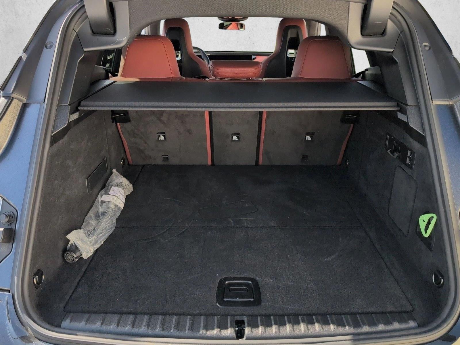 2025 BMW iX xDrive50 photo 4