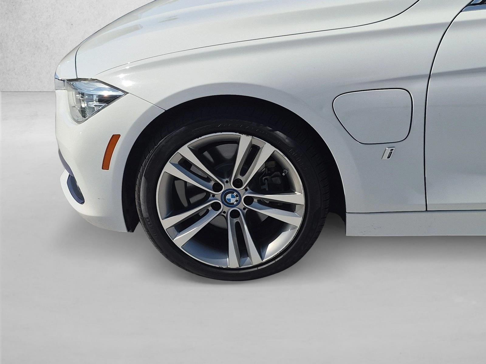 2018 BMW 3 Series 330e - Photo 14