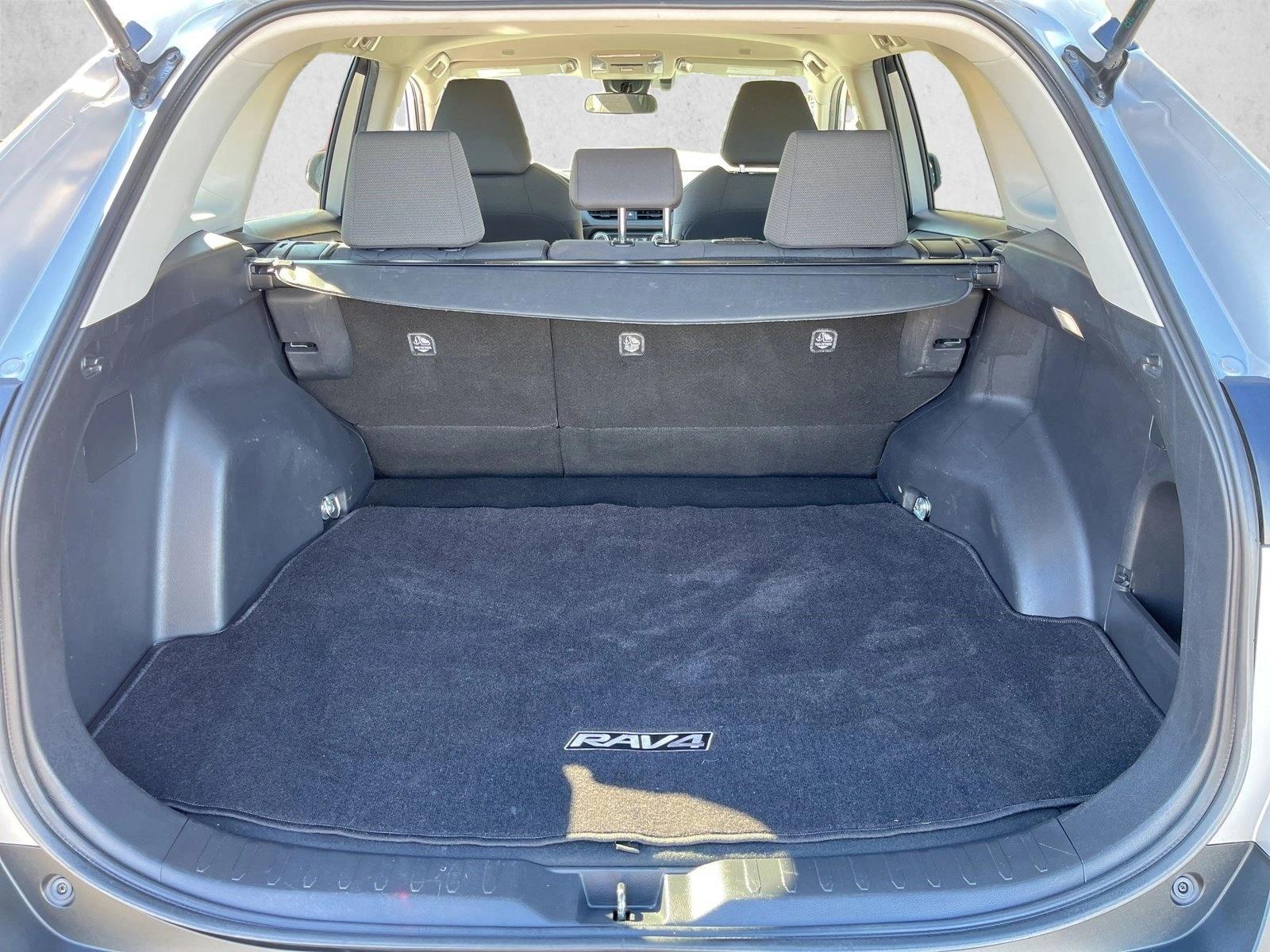 2024 Toyota RAV4 XLE photo 5