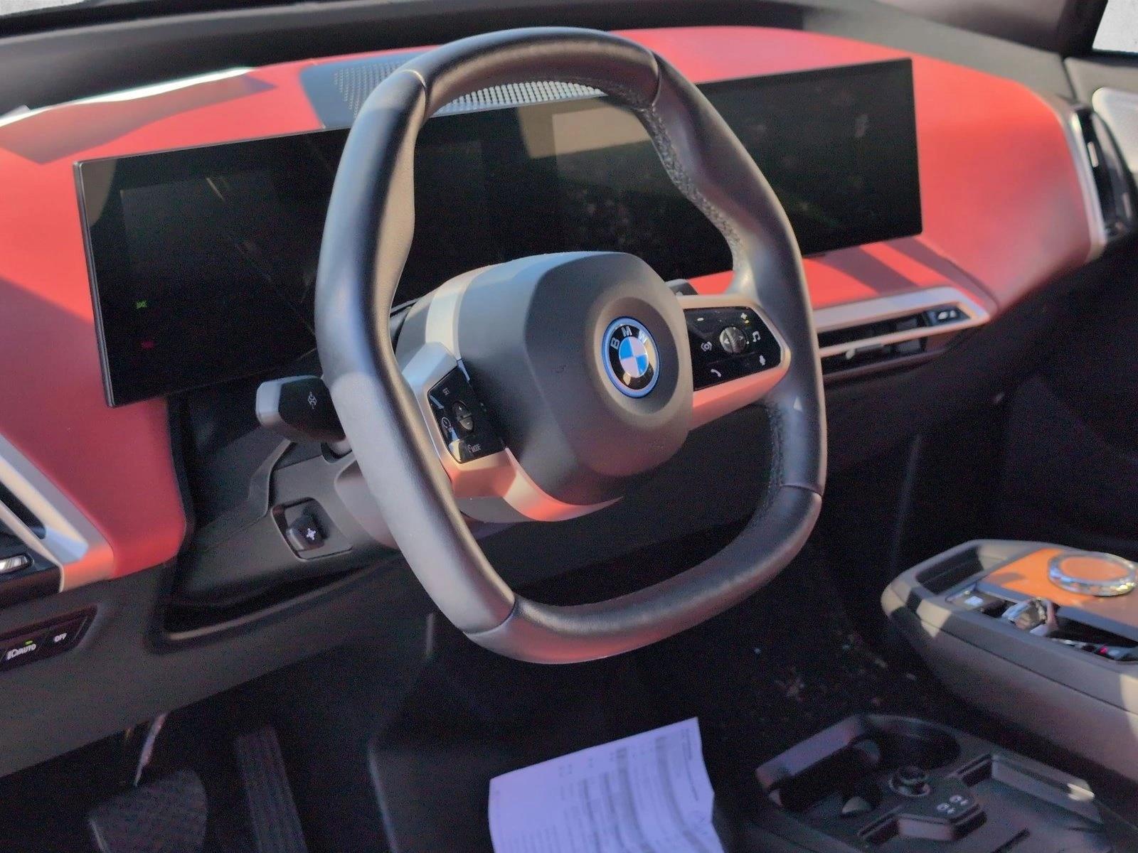 2025 BMW iX xDrive50 photo 3