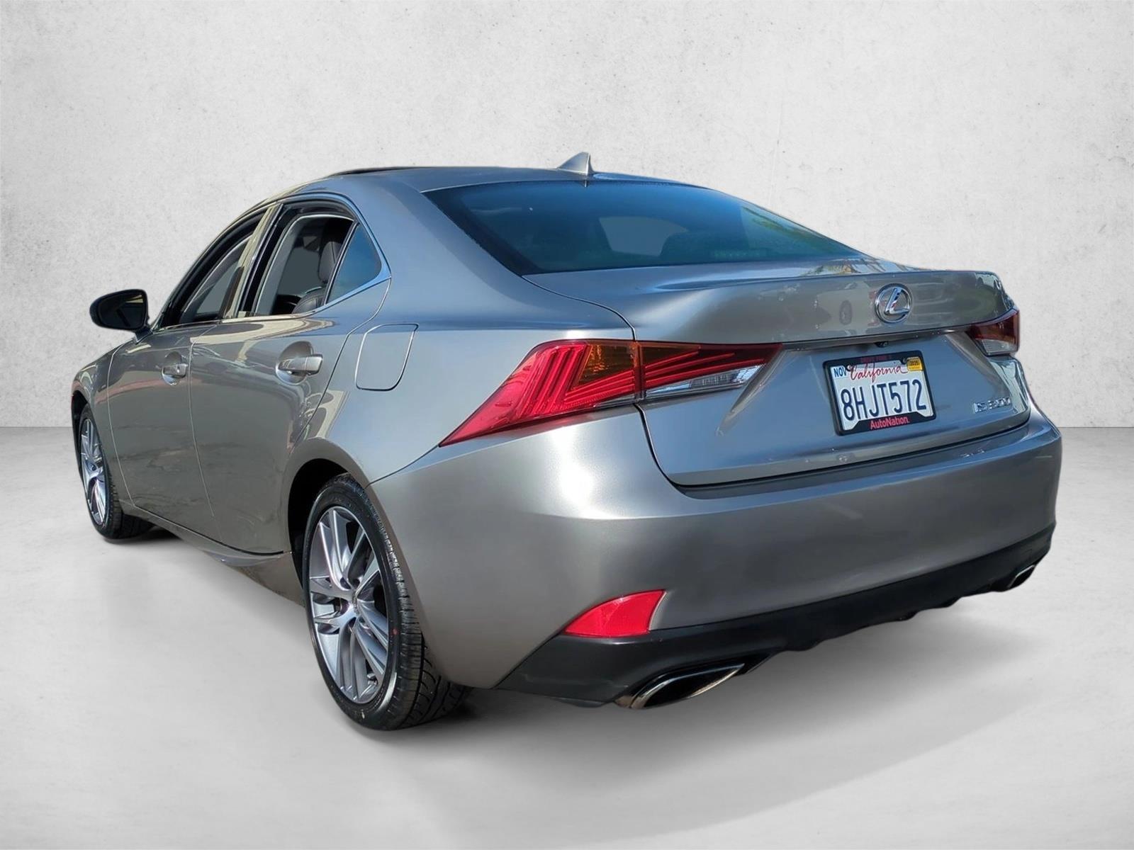 2019 Lexus IS 300 photo 3