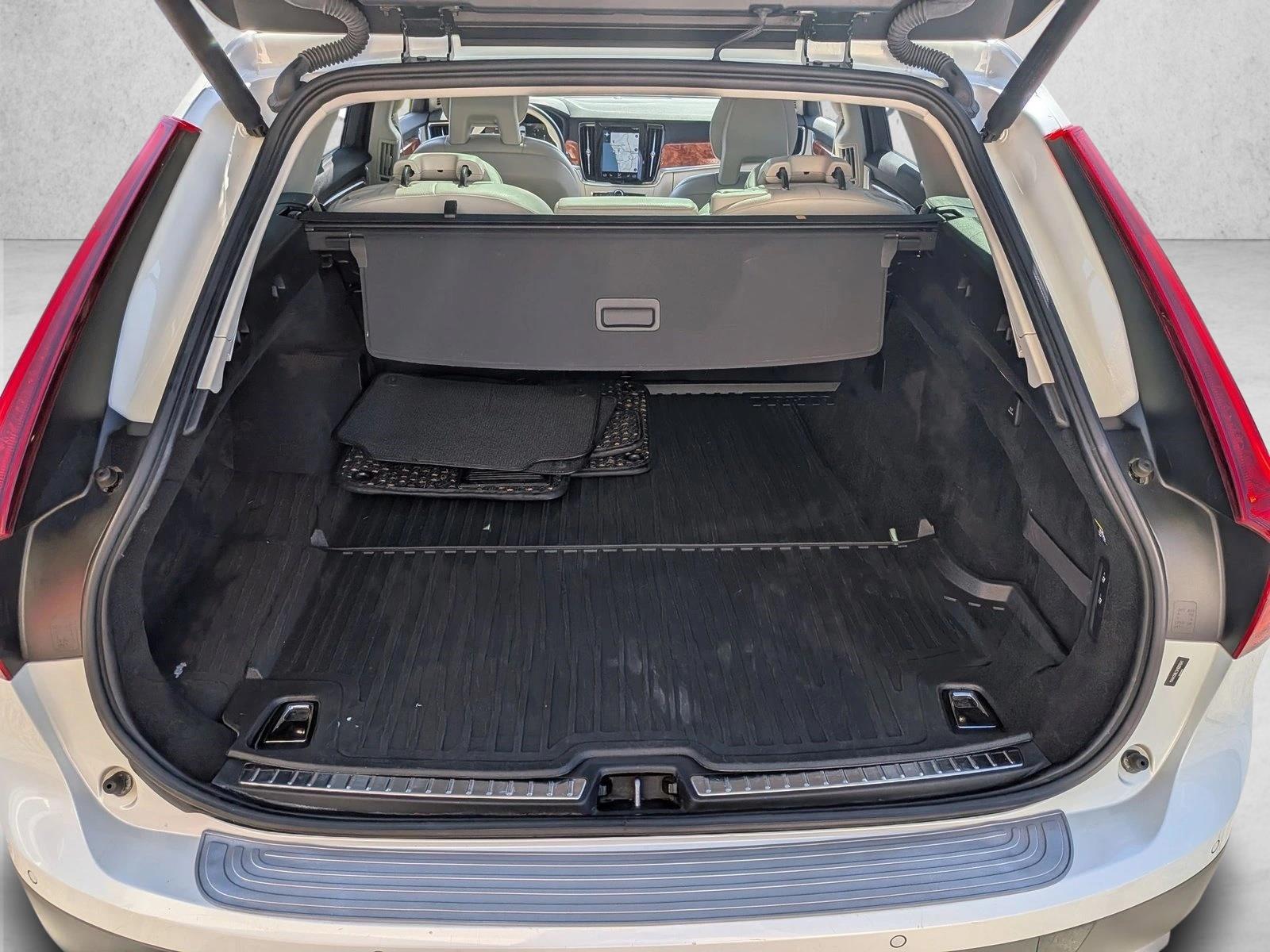 2017 Volvo V90 Cross Country T6 AWD photo 5