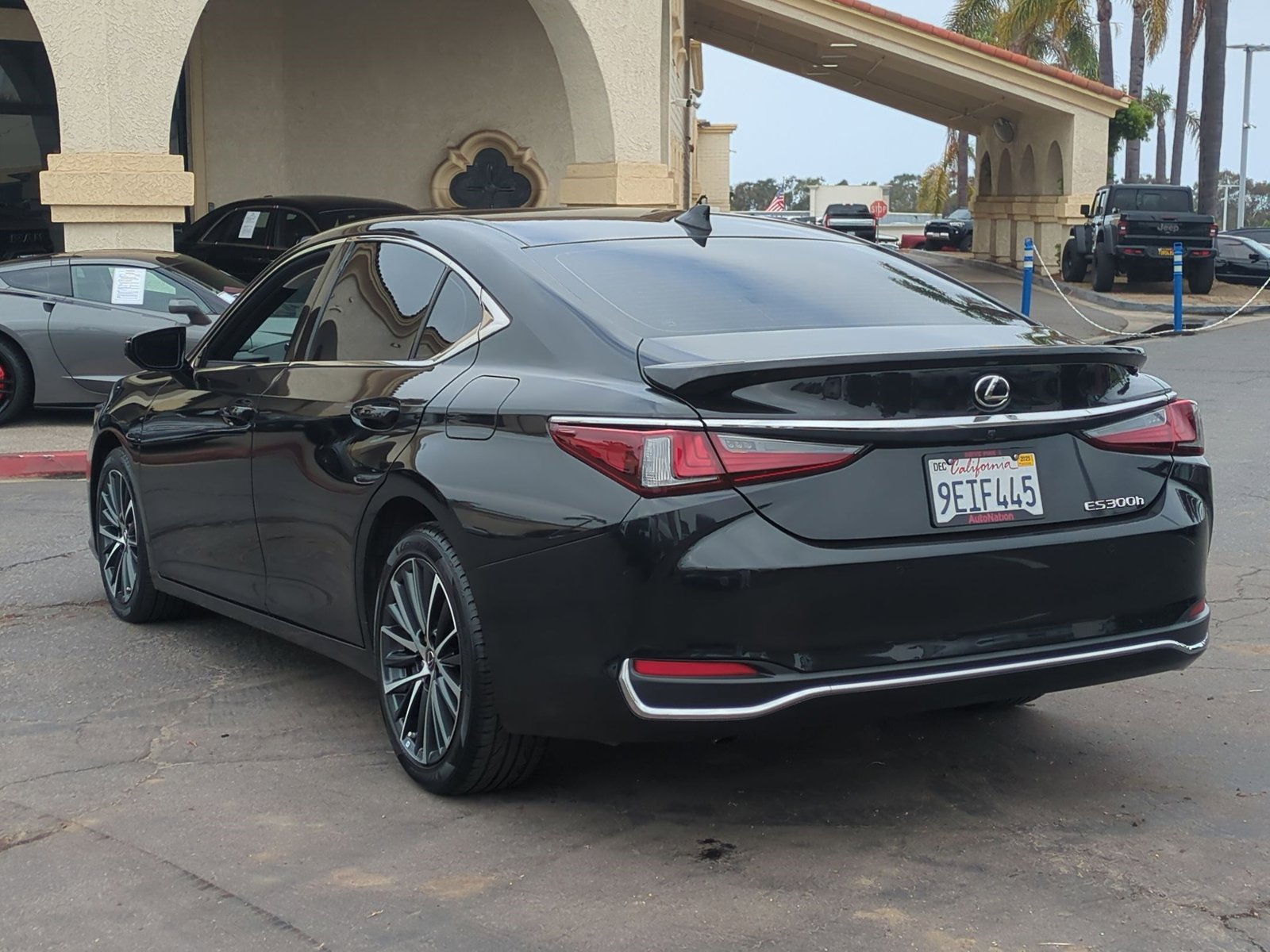 2023 Lexus ES 300h photo 3