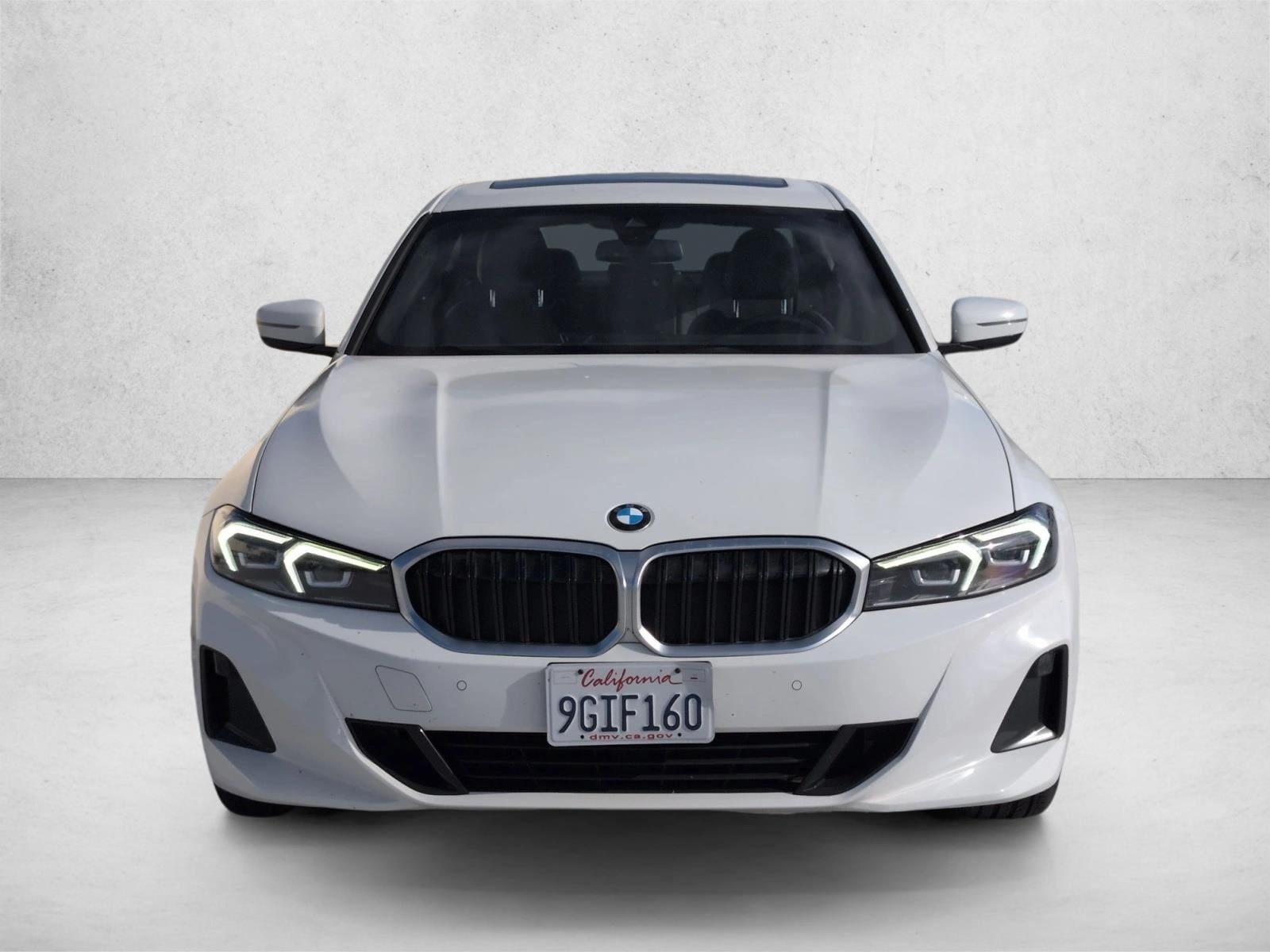 2023 BMW 330i photo 2