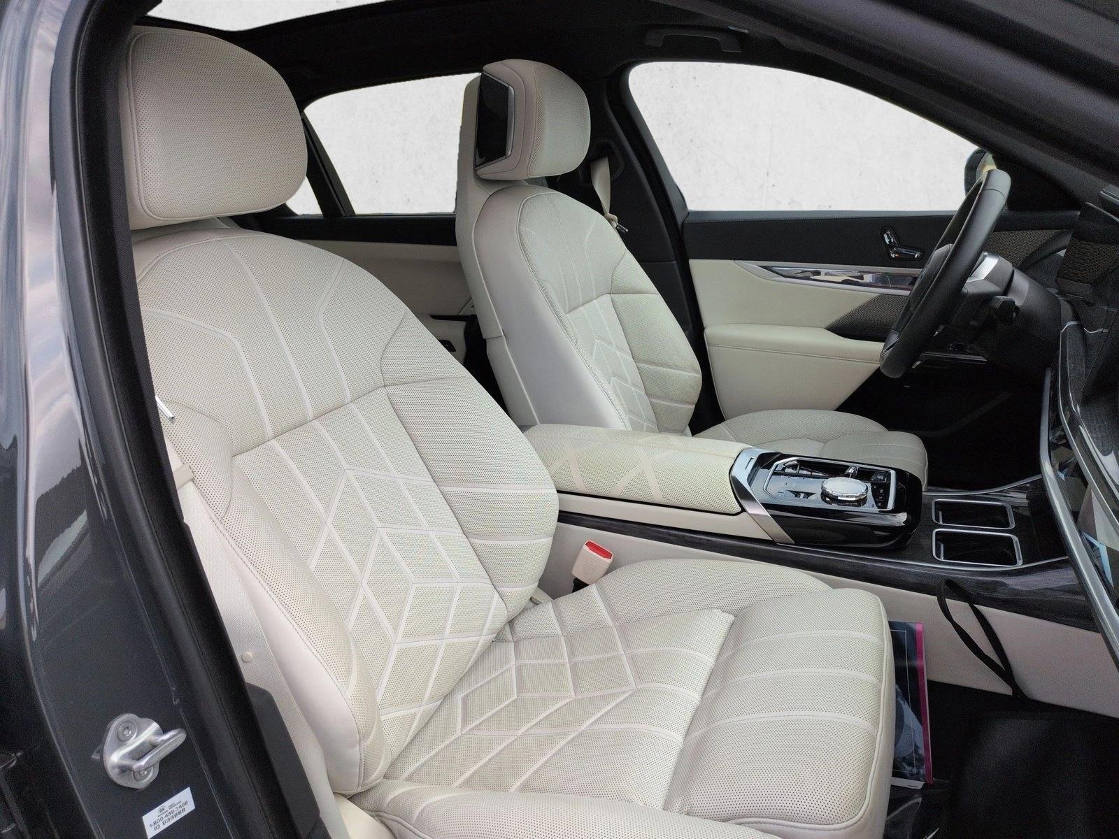2023 BMW i7 Base - Photo 23