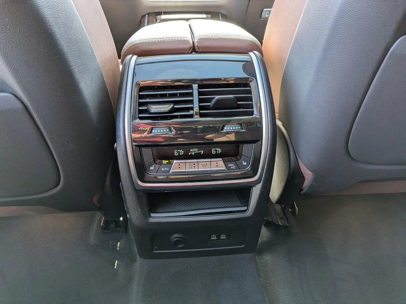 2025 BMW X7 40i - Photo 17
