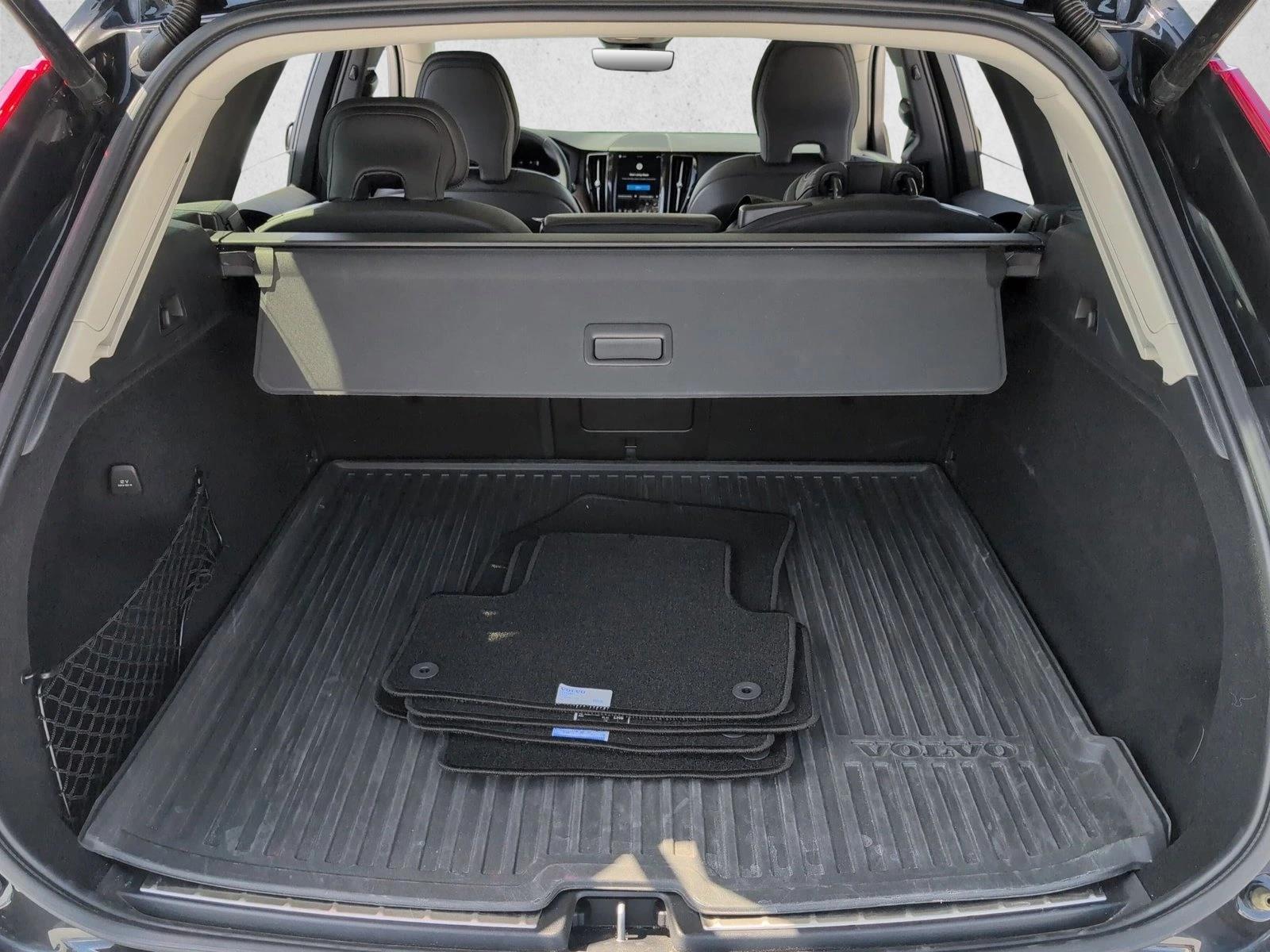 2023 Volvo XC60 B6 AWD Ultimate Bright photo 6