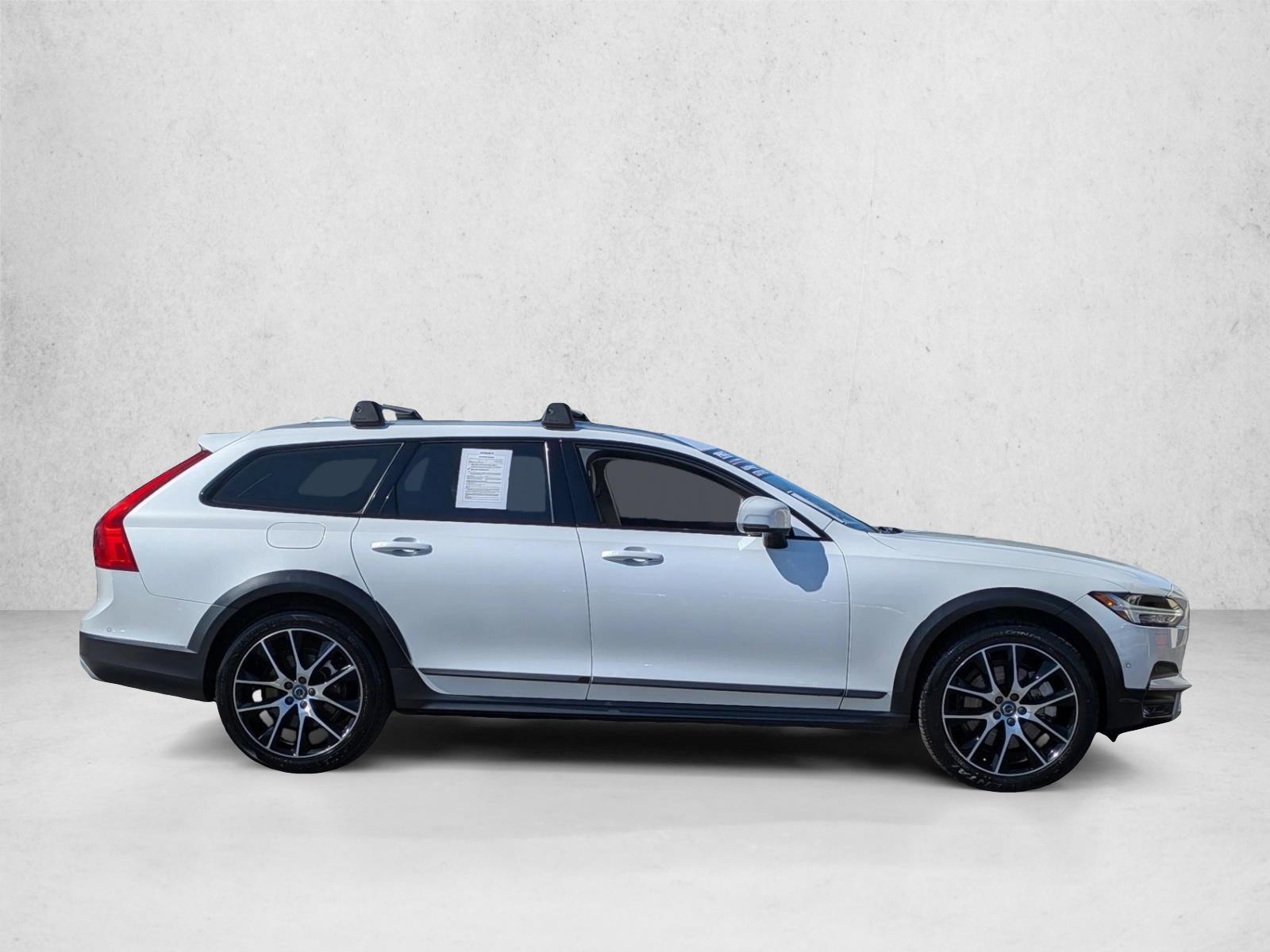 2017 Volvo V90 Cross Country T6 AWD photo 3