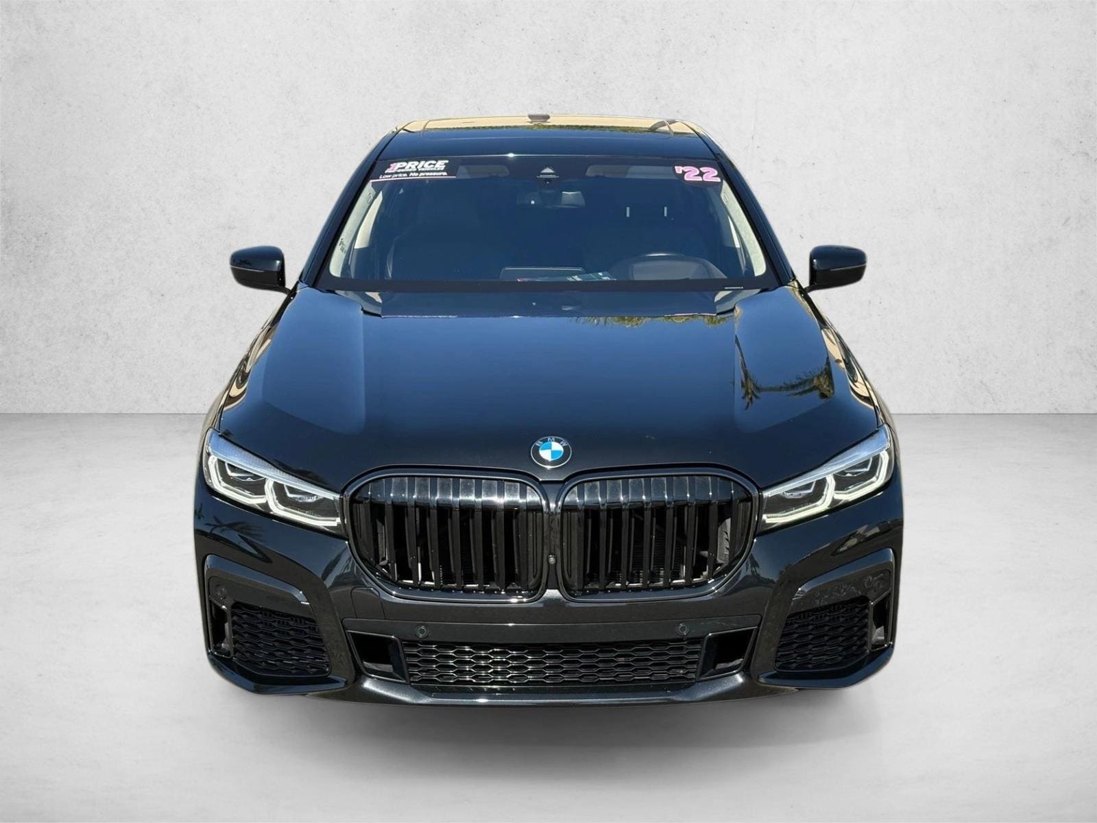 2022 BMW M760i xDrive photo 2